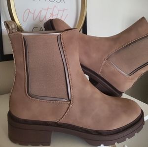 Stylish Women's Booties sz 10